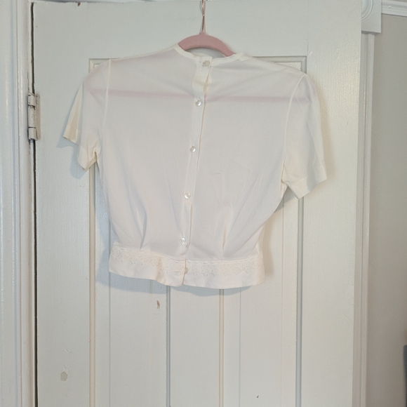 Elegant Vintage White Lace Trimmed Women's Top - Picture 6 of 9